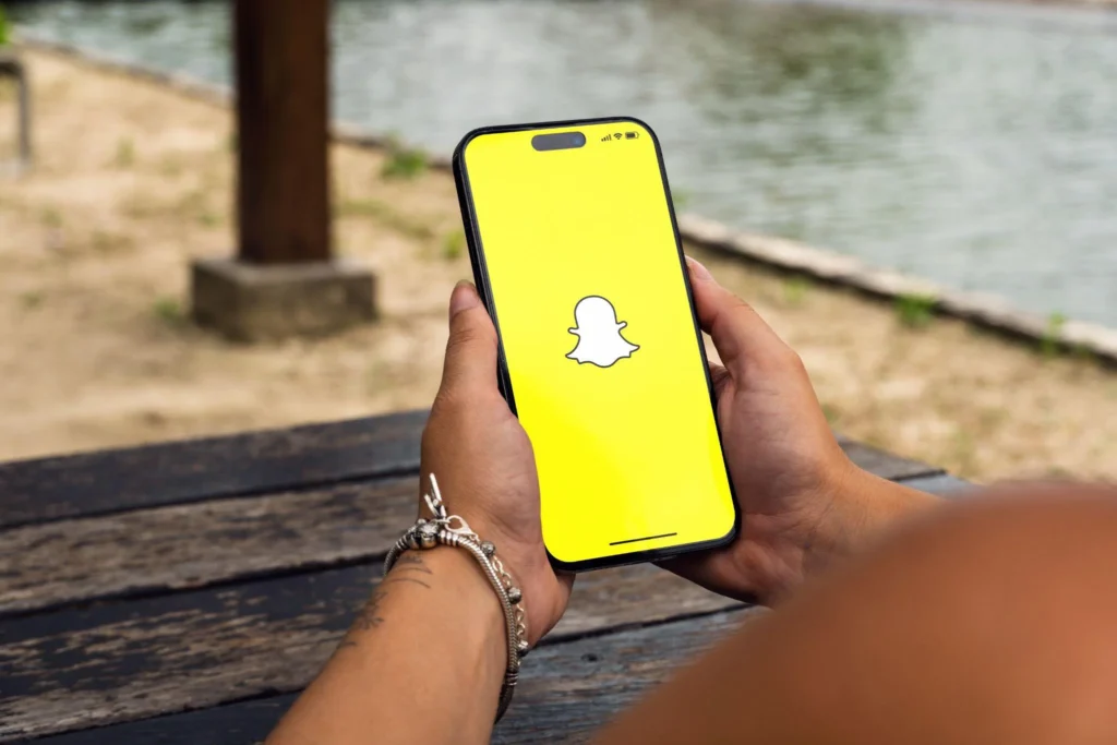 how to share live location on snapchat